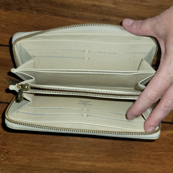 Louis Vuitton Damier Azur Zippy Wallet - Picture 8 of 15